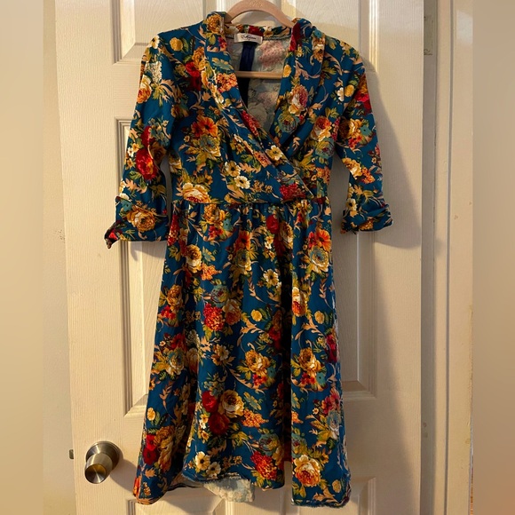 Mixinni Dresses & Skirts - Mixinni Floral Wrap Dress Size M